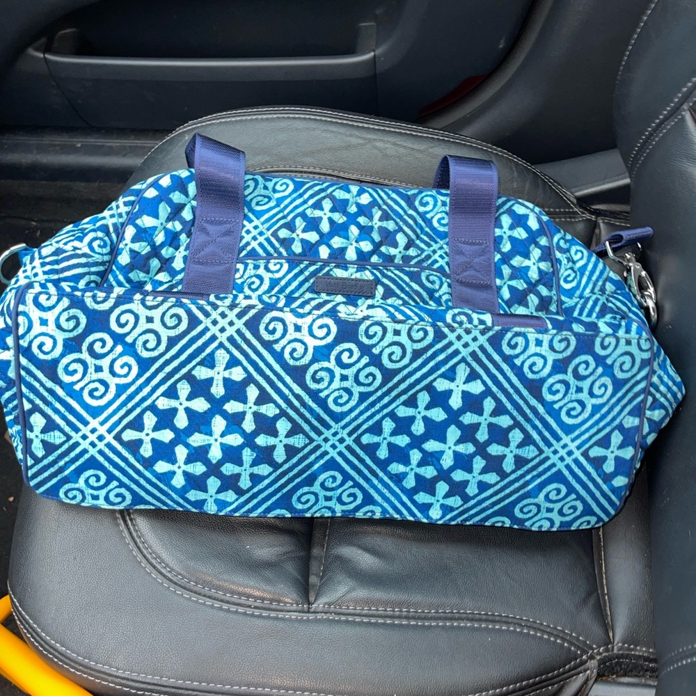 Vera Bradley medium duffle bag - Picture 1 of 12